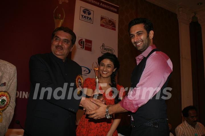 Raza Murad, Ragini Khanna and Nandish Sandhu at Golden Achiever Awards 2012