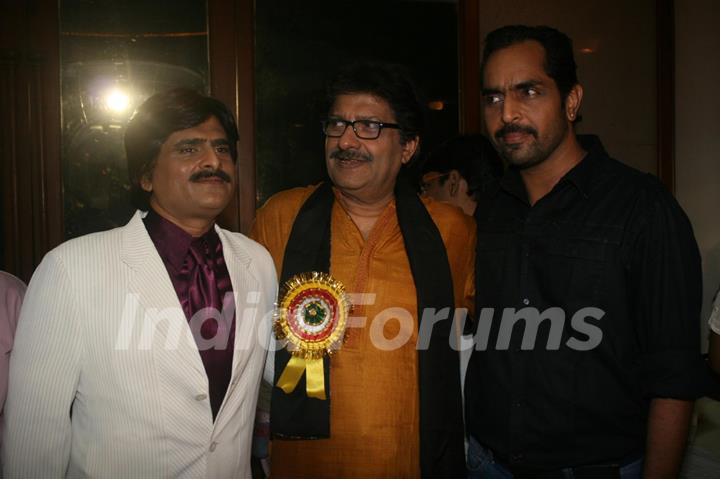 Eshaan Qureshi, Vishwajeet Pradhan at Golden Achiever Awards 2012