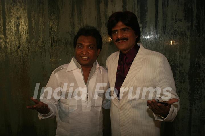 Sunil Pal and Eshaan Quershi at Golden Achiever Awards 2012