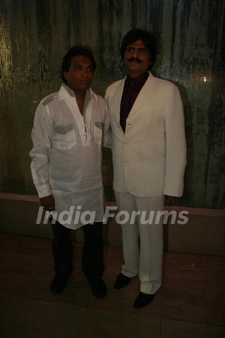 Sunil Pal and Eshaan Quershi at Golden Achiever Awards 2012