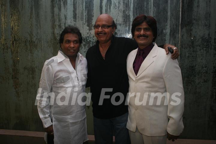 Sunil Pal, Avtaar Gill and Eshaan Quershi at Golden Achiever Awards 2012