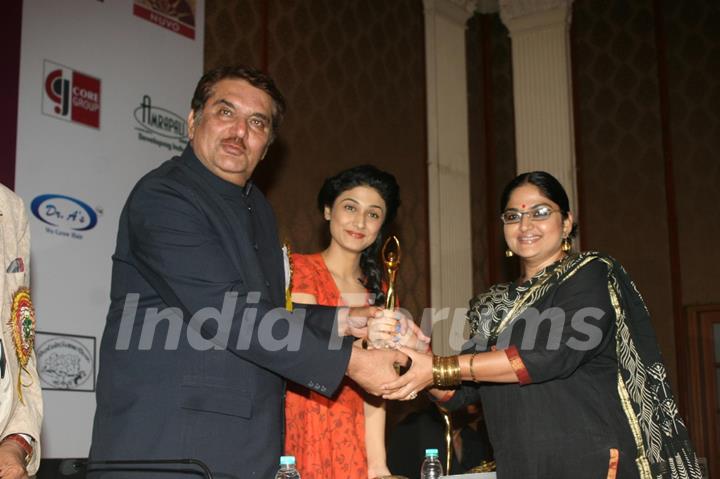 Indira Krishnan, Ragini Khanna and Raza Murad at Golden Achiever Awards 2012