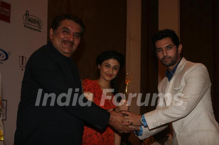 Raza Murad, Ragini Khanna and Chirag Paswan at Golden Achiever Awards 2012