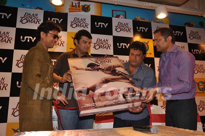 Irrfan Khan, Timangshu Dhulia and Siddharth Roy Kapur at Paan Singh Tomar DVD Launch