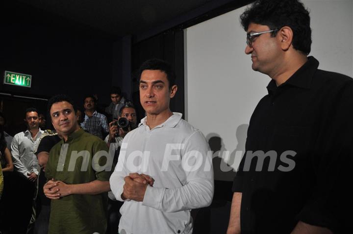 Aamir Khan during his first Television Reality Show unveiled with the song of “Satyamev Jayate Satyamev Jayate”