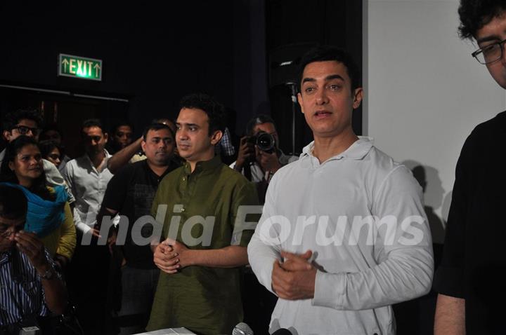 Aamir Khan during his first Television Reality Show unveiled with the song of “Satyamev Jayate Satyamev Jayate”