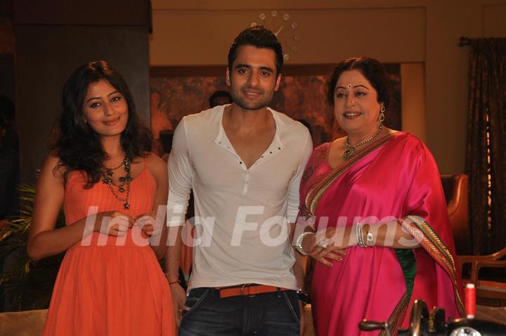 Jackky Bhagnani, Kirron Kher and Nidhi Subbaiah during the Mahurat of Movie “Ajab Gazabb Love”