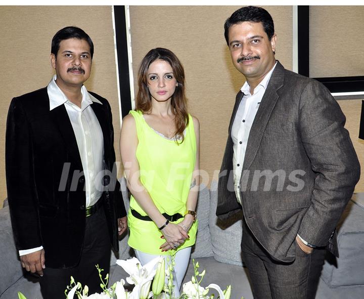 Gopal thakur ,Sussanne Roshan and Hasmukh Thakur at launch of Monarch Universal corporate office