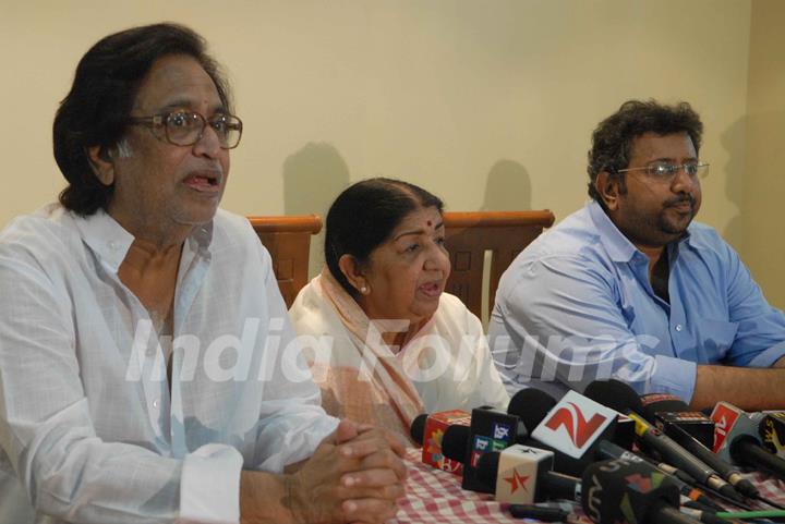 Mangeshkar family in press conference at their residence Prabhu Kunj for master Dinanath awards announcement. .