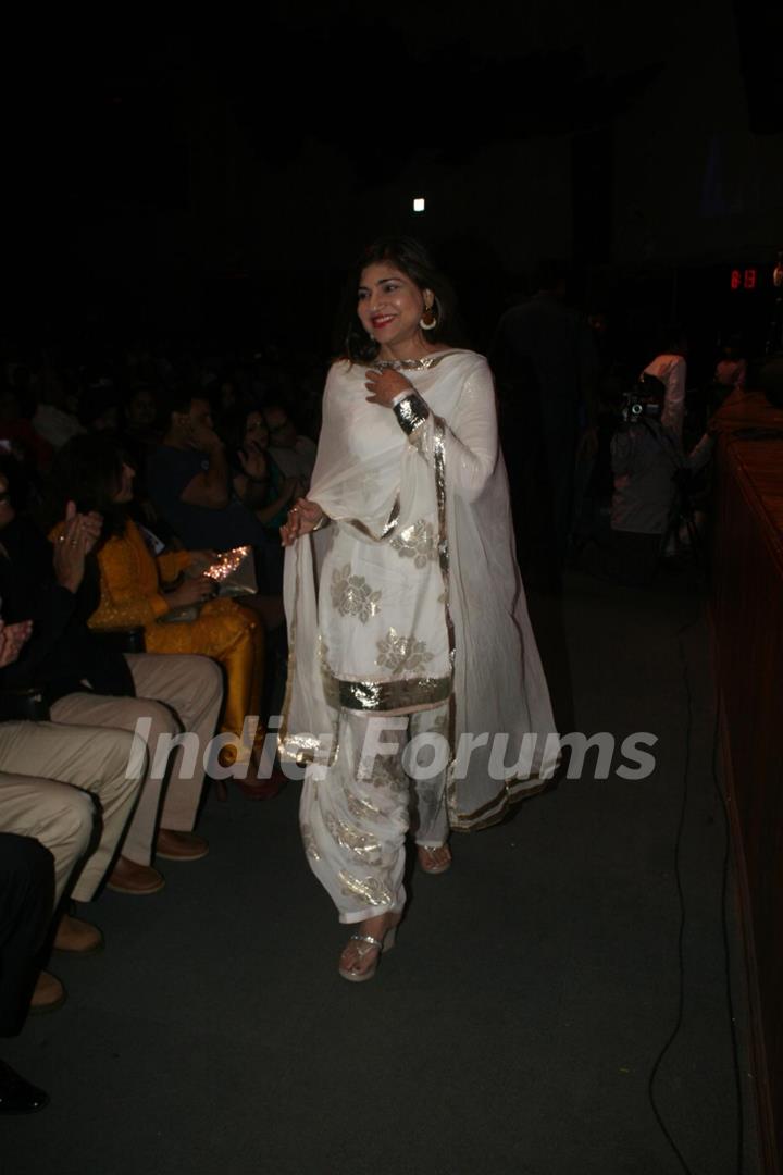 Alka Yagnik at Dadasaheb Ambedkar Awards organised by Kailash Masoom and Harish Shah