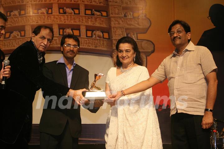 Asha Parekh, Kailash Masoom, Shakeel Saifi at Dadasaheb Ambedkar Awards