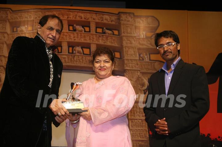 Kailash Masoom, Saroj Khan and Shakeel Saifi at Dadasaheb Ambedkar Awards