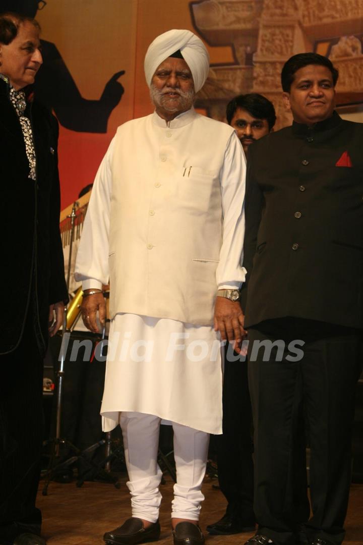 Buta Singh and Shakeel Saifi at Dadasaheb Ambedkar Awards organised by Kailash Masoom & Harish Shah