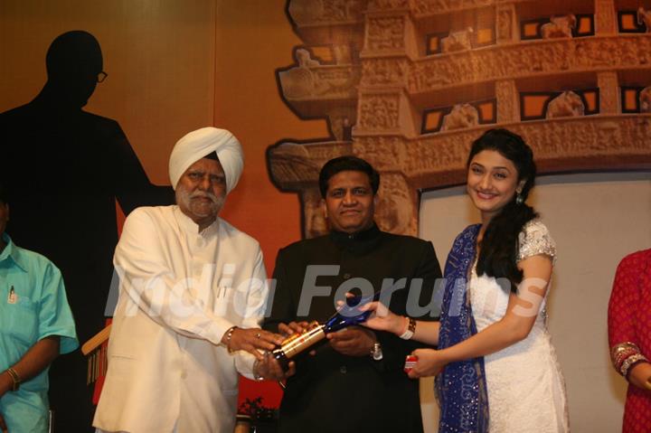 Buta Singh, Shakeel Saifi and Ragini Khanna at Dadasaheb Ambedkar Awards