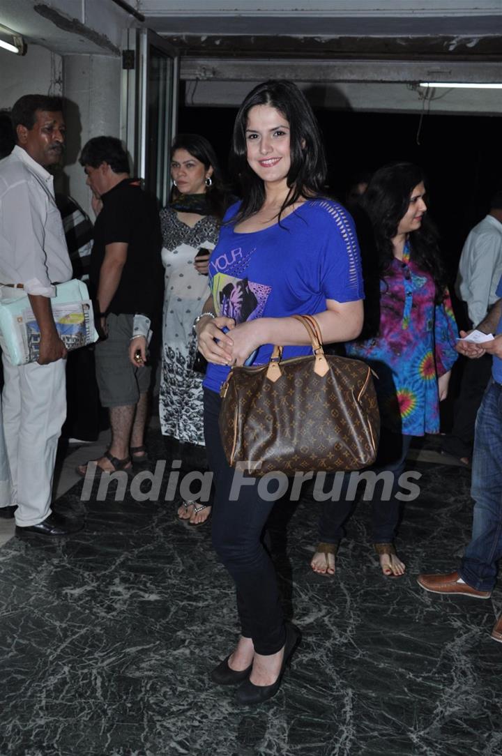 Zarine Khan at Kader Khan’s new play at Rangsharda Auditorium