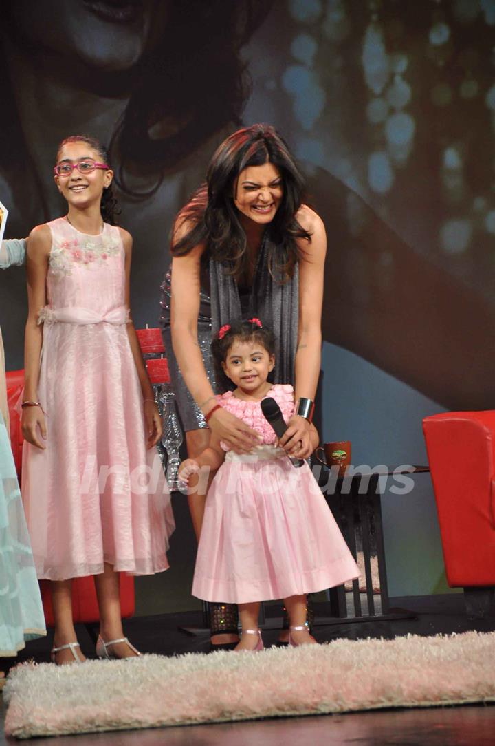 Sushmita Sen Sushmita Sen with her daughter Aliseh & Renee on the sets of show Issi Ka Naam Zindag