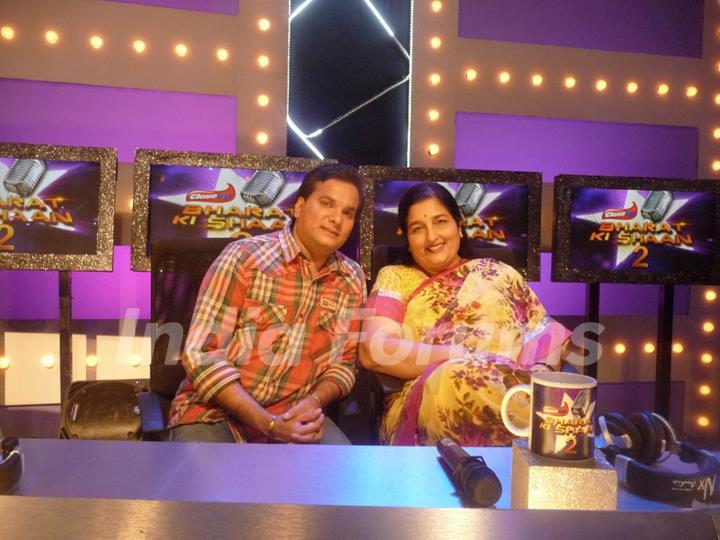 Lalit Pandit and Anuradha Paudwal on the sets of 'Bharat Ki Shaan'. .