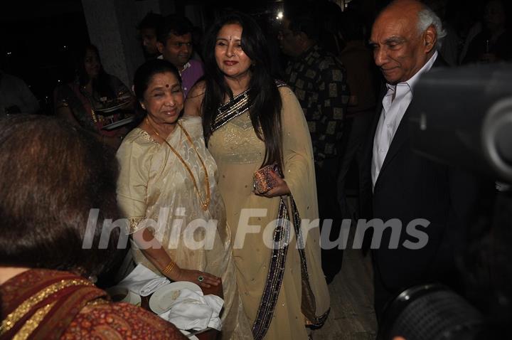 Poonam Dhillon, Asha Bhosle and Yash Chopra at Poonam Dhillon' Birthday Bash