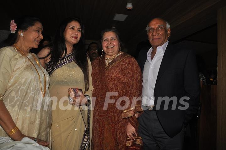 Poonam Dhillon, Asha Bhosle, Pamela Chopra and Yash Chopra at Poonam Dhillon' Birthday Bash