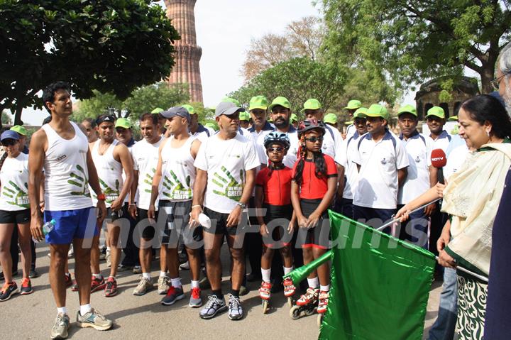 NDTV Green Runner Milind Soman starts his 1500 kilometers Run from Qutub Minar, New Delhi to Mumbai. .