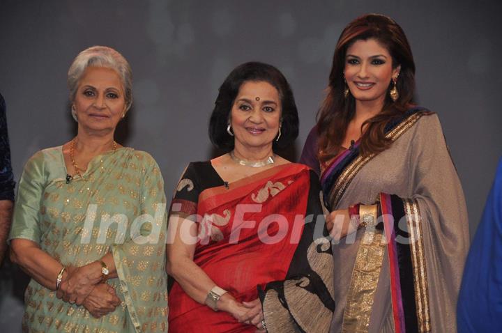 Waheeda Rehman, Asha Parekh and Raveena Tandon at NDTV chat show Isi Ka Naam Zindagi