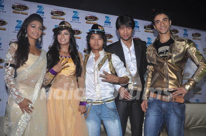 Rajasmita, Pradeep Gurune, Mohena, Raghav Crocroaz & Sanam Johar at Dance India Dance grand finale