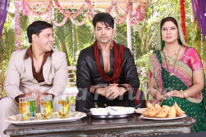 Gurmeeet Choudhary, Zahida Parveek and Rakesh Kukreti on sets of punar vivah