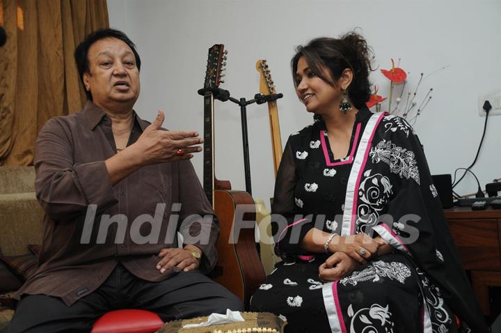 Bhupinder and Mitali Singh at rehersal for the upcoming music album 'Aksar' in Mumbai