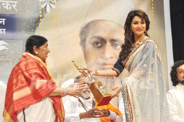 Madhuri Dixit Nene and Lata Mangeshkar at Master Dinanath Mangeshkar Awards 2012