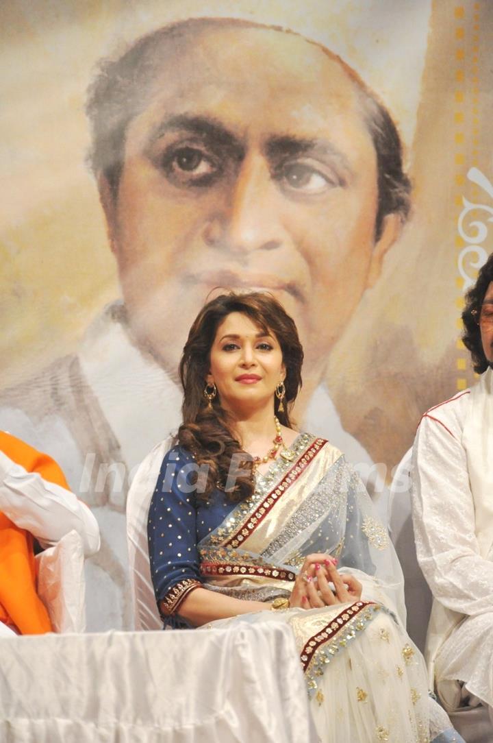 Madhuri Dixit Nene at Master Dinanath Mangeshkar Awards 2012