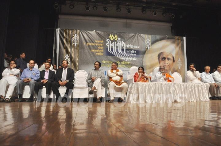 Madhuri Dixit Nene, Balasaheb Thackeray, Lata Mangeshkar at Master Dinanath Mangeshkar Awards 2012