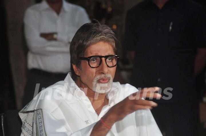 Amitabh Bachchan speaks to media on Bofors controversy at Janak