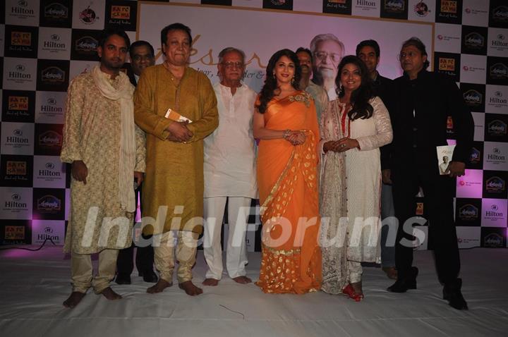 Mitali Singh, Madhuri Dixit, Bhupinder, Gulzar at Launch of Bhupinder-Mitali-Gulzar's album 'Aksar'