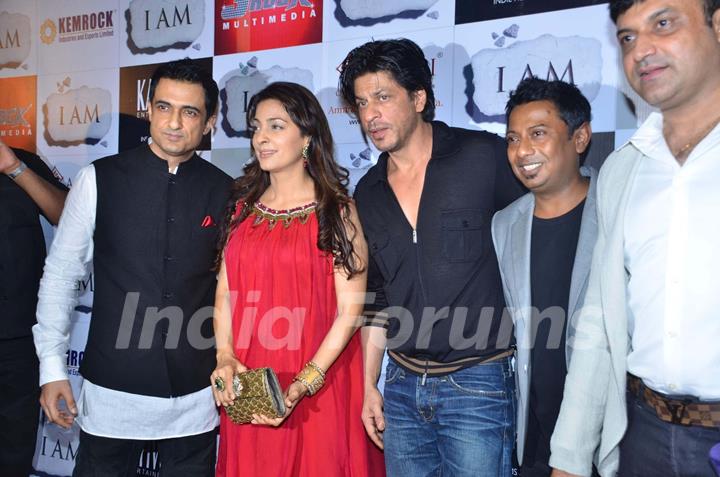 sanjay Suri, Shahrukh Khan, Onir and Juhi chawla at 'I Am' success bash