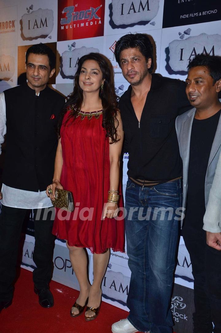 Sanjay Suri, Shahrukh Khan, Onir and Juhi chawla at 'I Am' success bash