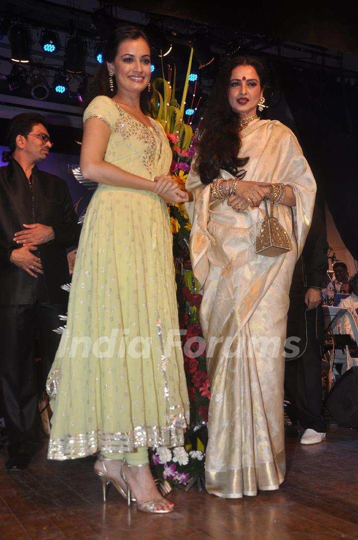 Rekha and Dia Mirza at Laxmikant Pyarelal night