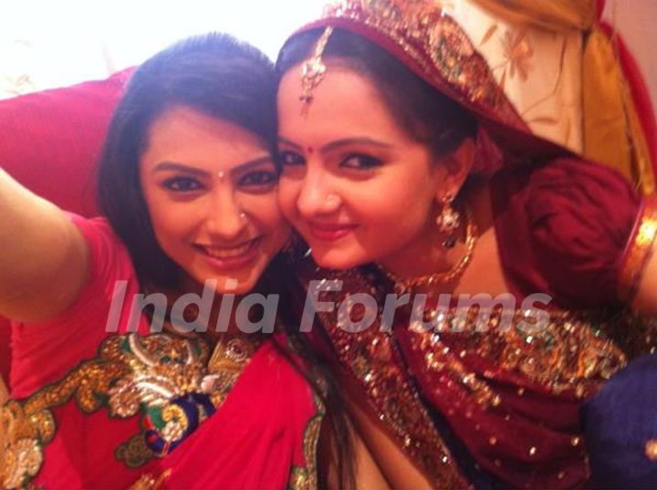 Giaa Manek & Rucha Hasabnis on the of Saathiya