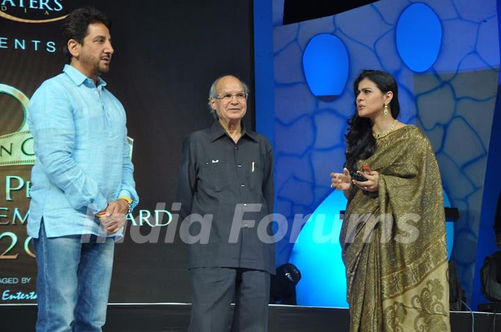 Gurdas Mann and Kajol at Dadasaheb Phalke Academy Awards in Mumbai