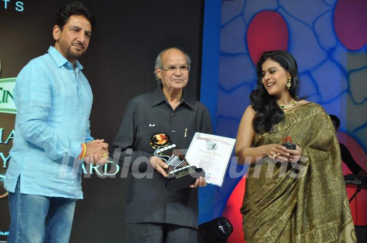 Gurdas Mann, Kamal Kumar Barjatia and Kajol at Dadasaheb Phalke Academy Awards in Mumbai