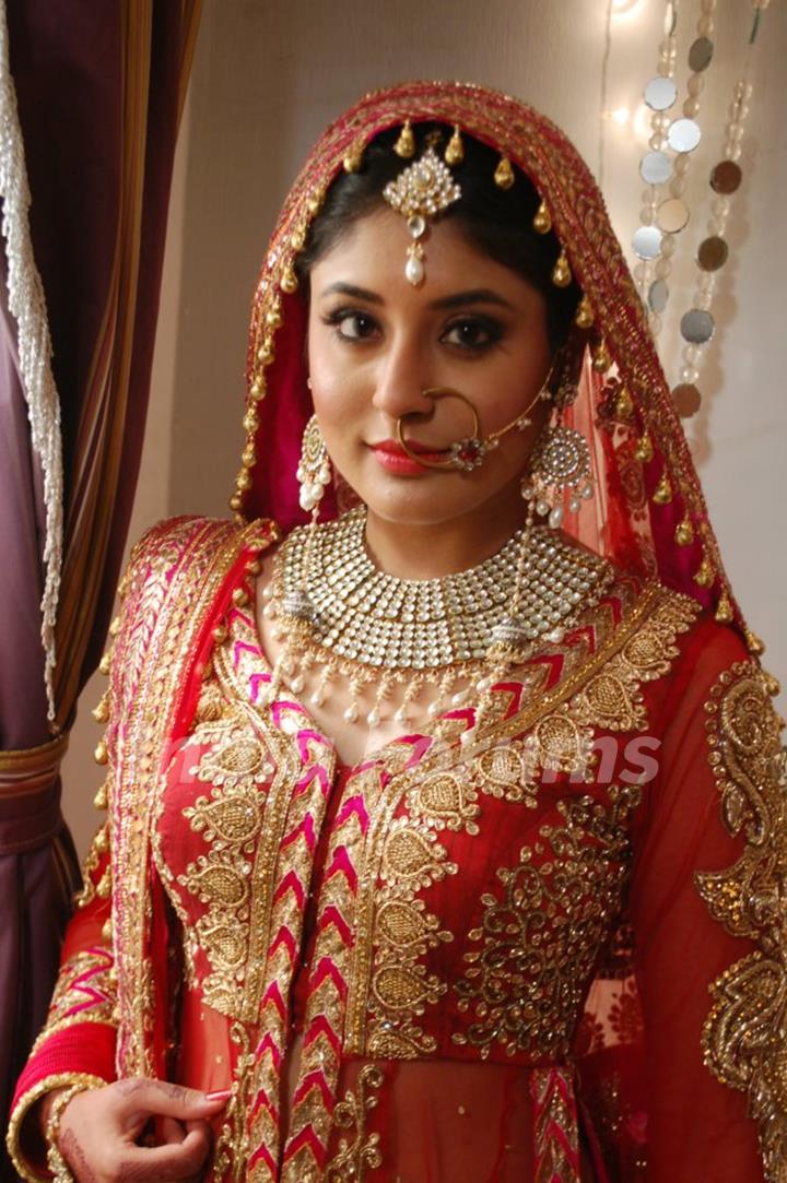 Kritika Kamra as bride on Kuch Toh Log Kahenge