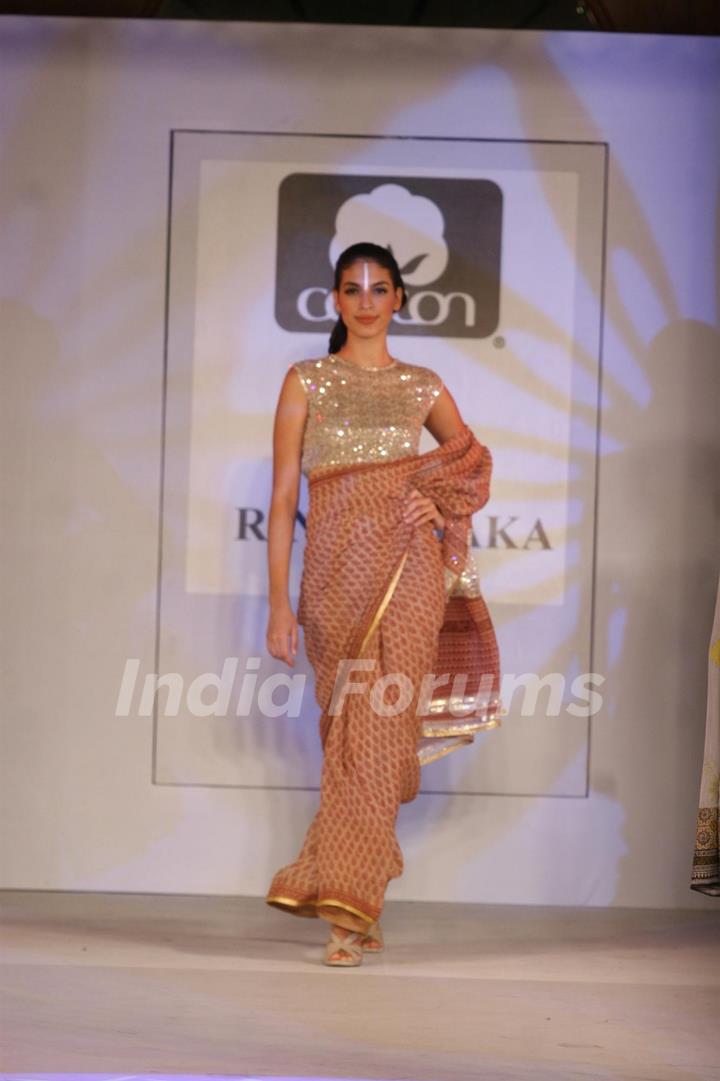 Bollywood Celebs at Cotton Fashion Show