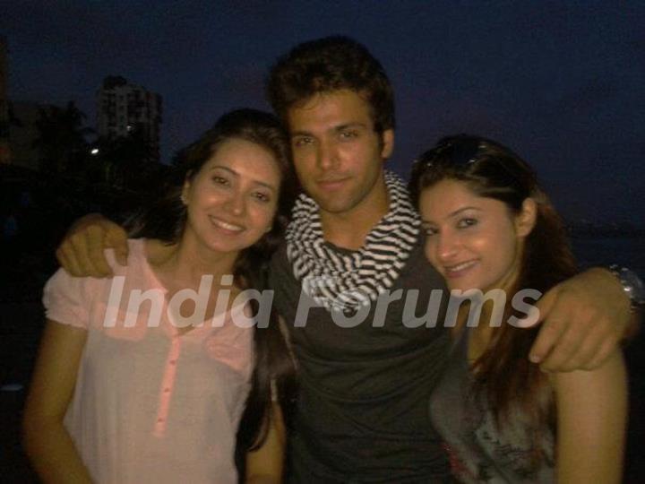 Rithvik Dhanjan, Asha Negi and Jia Mustafa