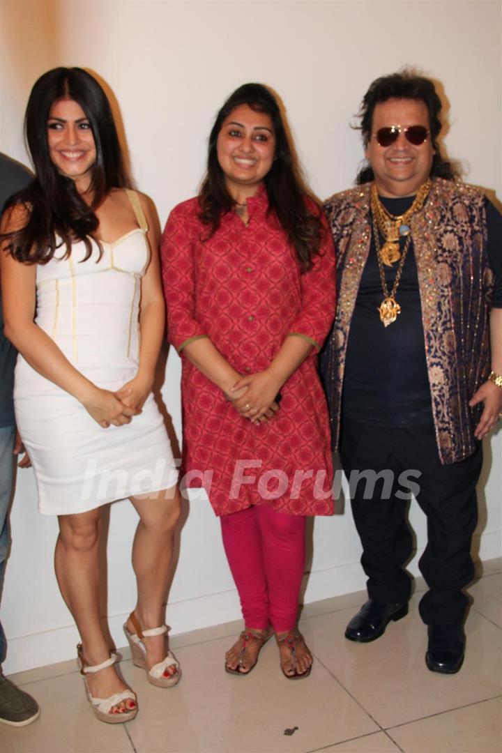 Shenaz Treasurywala, Pooja Gujral and Bappi Lahiri at Mahurat of film Main Aur Mr. Riight