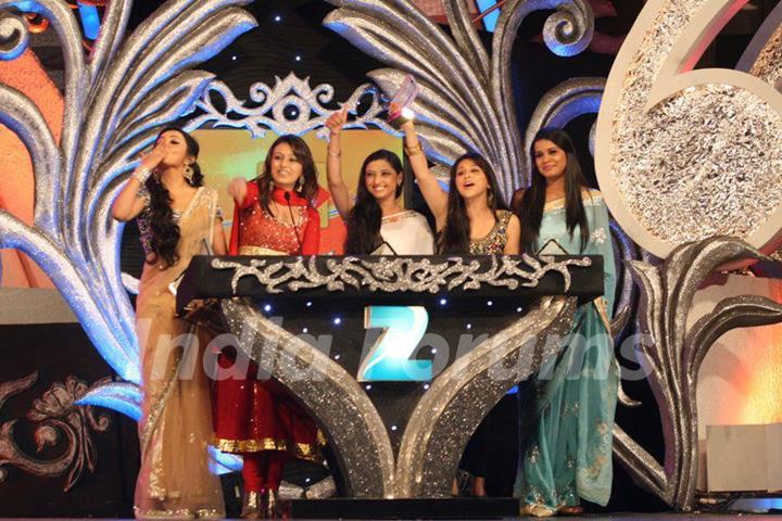 Rageeni Nandwani , Swati Bajpai , Gunn Kansara , Deeya Chopra & Rubina Shergill at Zee Rishtey Award