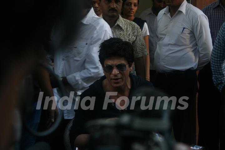 Shah Rukh Khan holds press conference at his bungalow Mannat