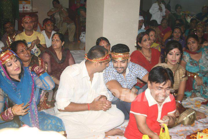 Gurmeet & Debina Doing Puja