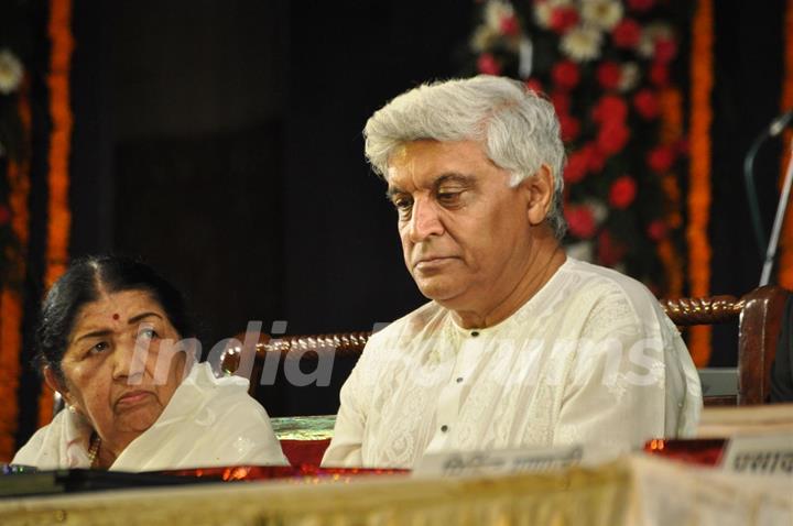 Lata Mangeshkar and Javed Akhtar at Javed Akhtar's first book ‘Tarkash’ launch