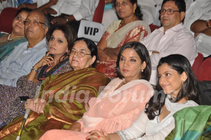 Shabana Azmi at Javed Akhtar's first book ‘Tarkash’ launch