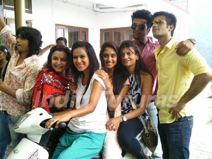 Kushal, Nia, Karan and Krystle with team