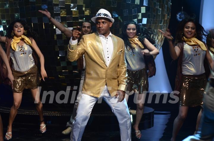 Sanath Jayasuriya on the sets of Jhalak Dikhhla Jaa 5 - Dancing with the stars